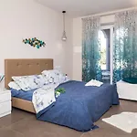 8 Nápoly