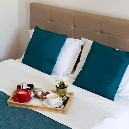 Bed & Breakfast 8 Naples