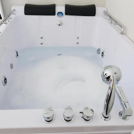 8 住宿加早餐酒店 3*