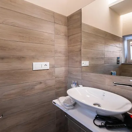 8 住宿加早餐酒店